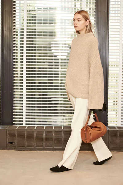 Look 16